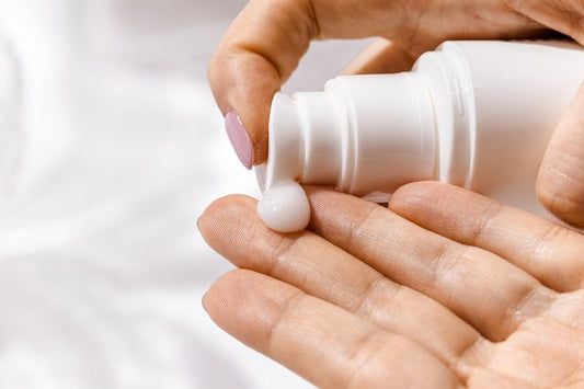 Pantenol u kozmetici: Zašto su pantenol kreme i serumi ključ za hidrataciju kože?